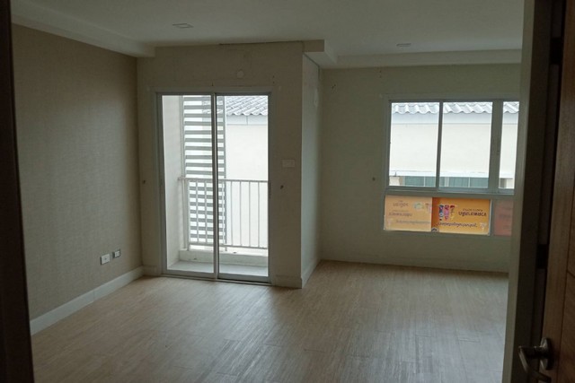 Modern Condo 58