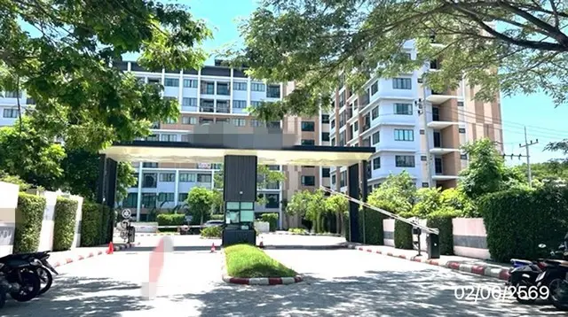 G Condo Sriracha
