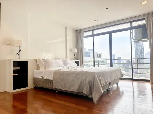 Regent Royal Place 2