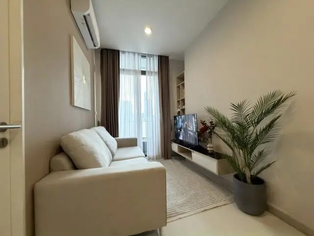 Up Ekamai
