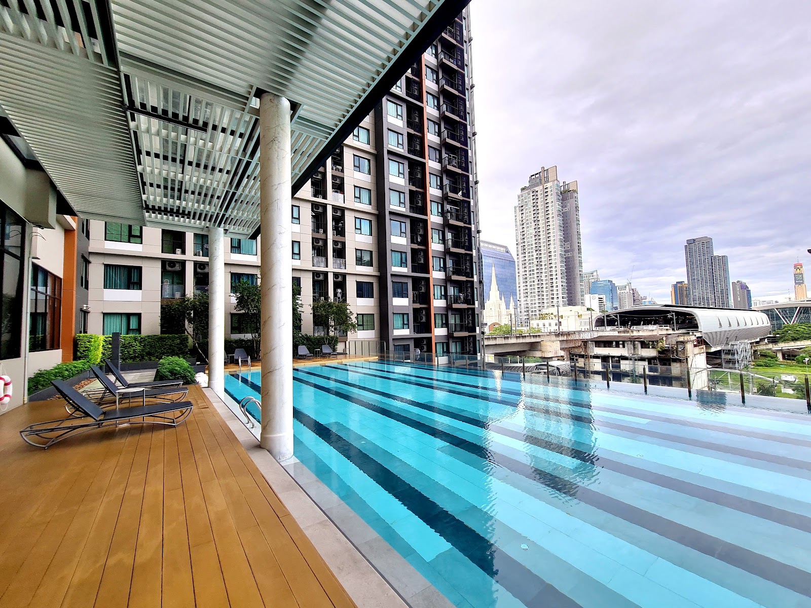 Life Asoke (ไลฟ์ อโศก)